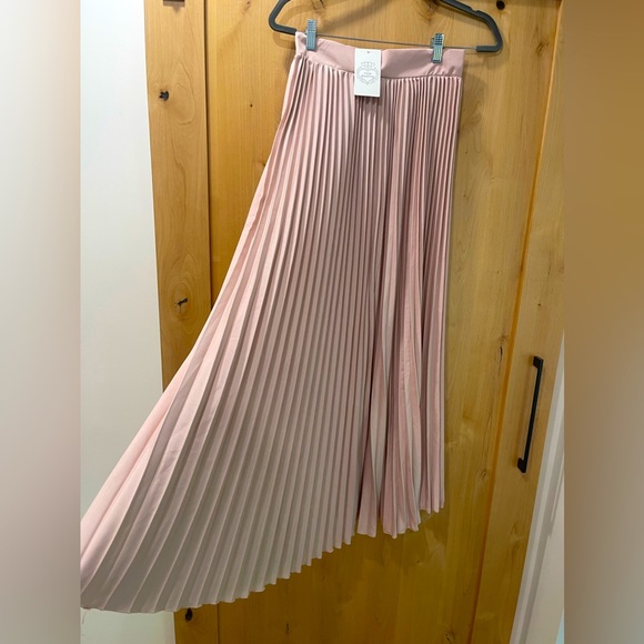 Light pink full length skirt - Picture 2 of 8